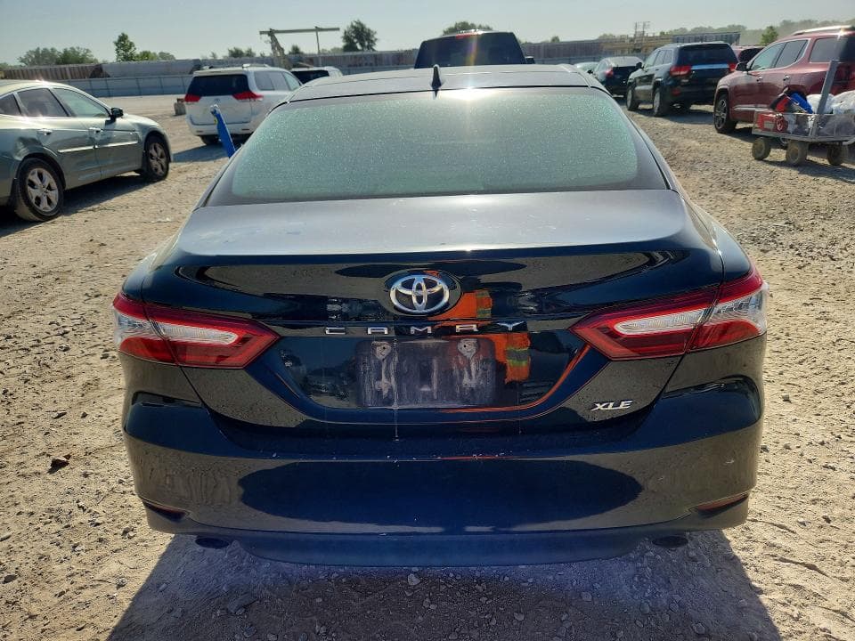 2020 TOYOTA CAMRY XLE 6