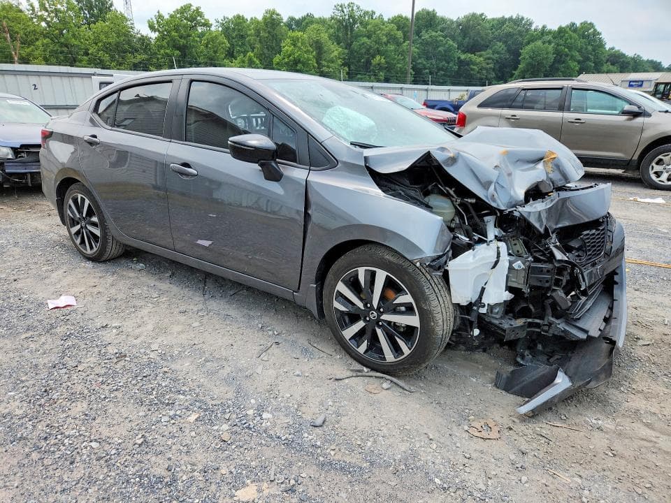 2022 NISSAN VERSA SR 4