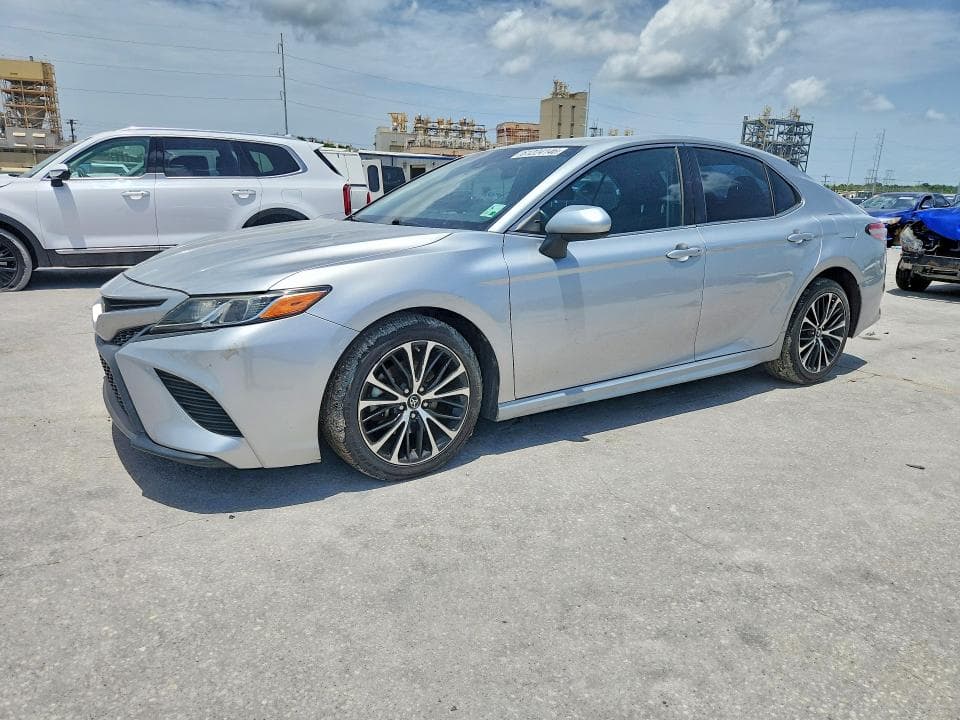 2018 TOYOTA CAMRY SE - 1