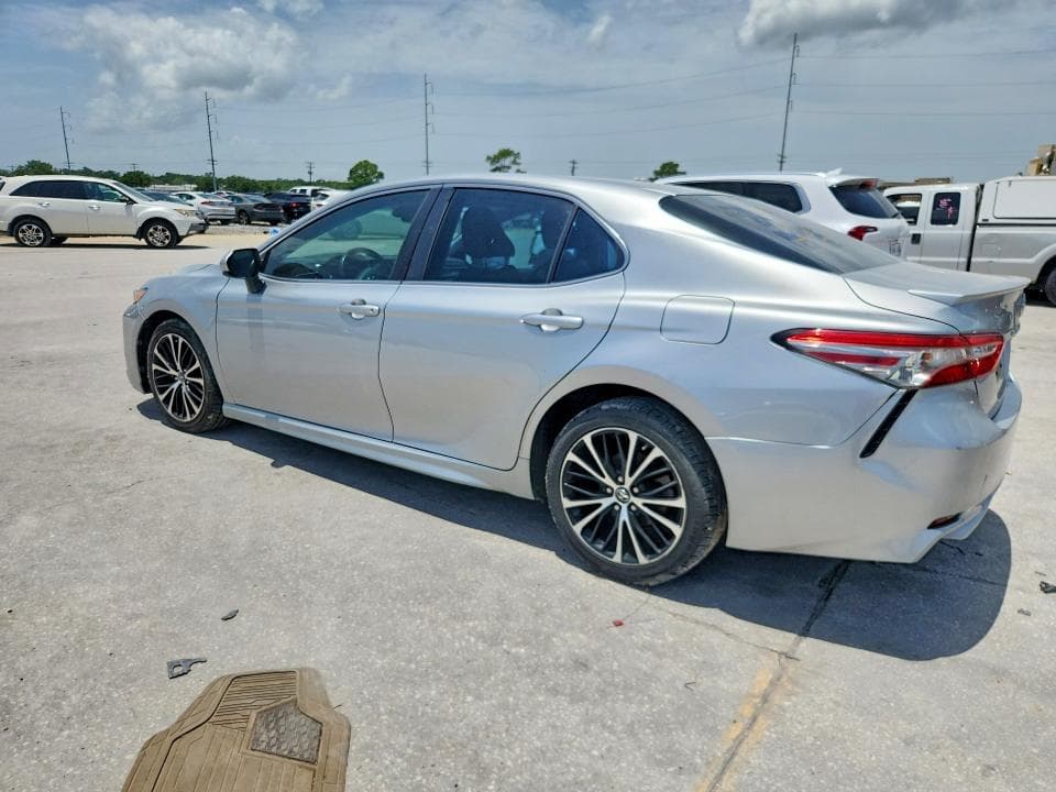 2018 TOYOTA CAMRY SE 2