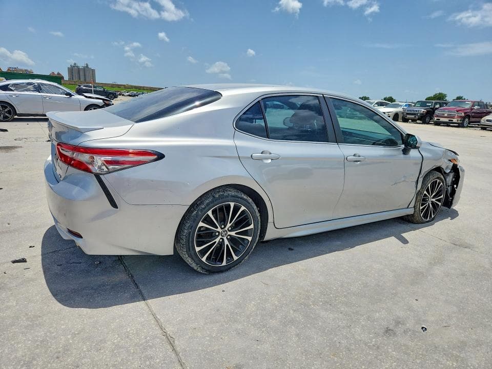 2018 TOYOTA CAMRY SE 3
