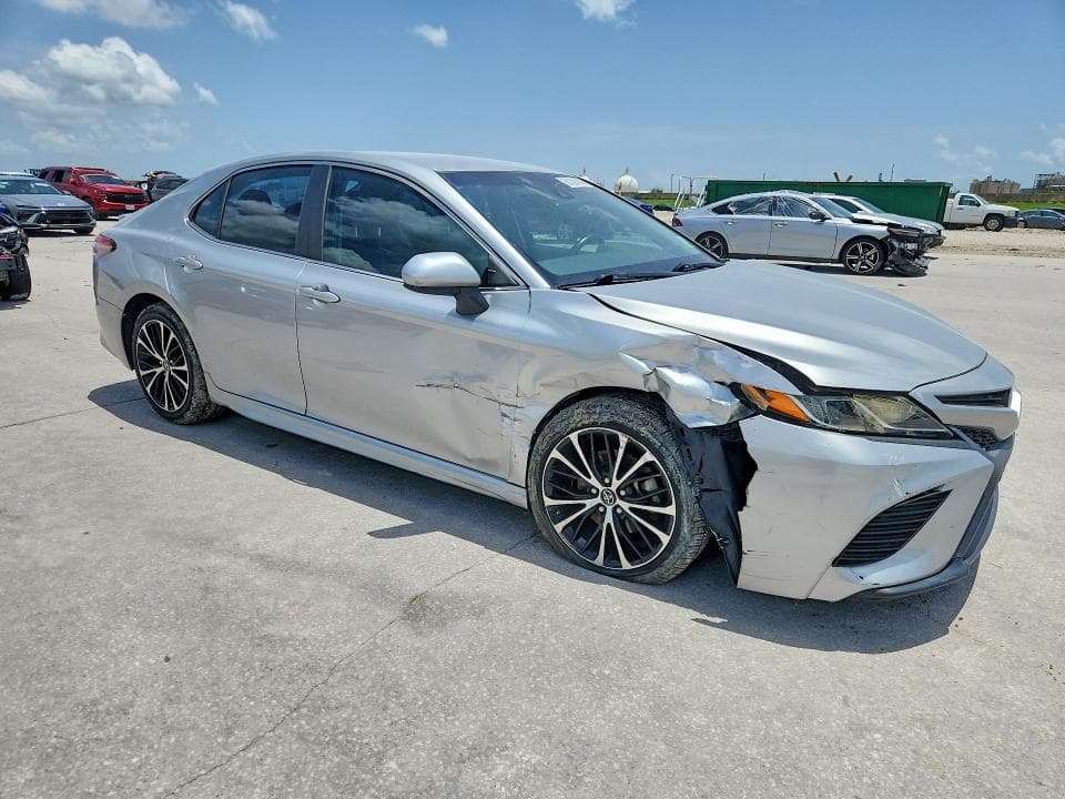 2018 TOYOTA CAMRY SE 4