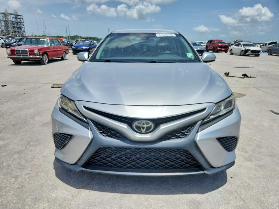 2018 TOYOTA CAMRY SE 5
