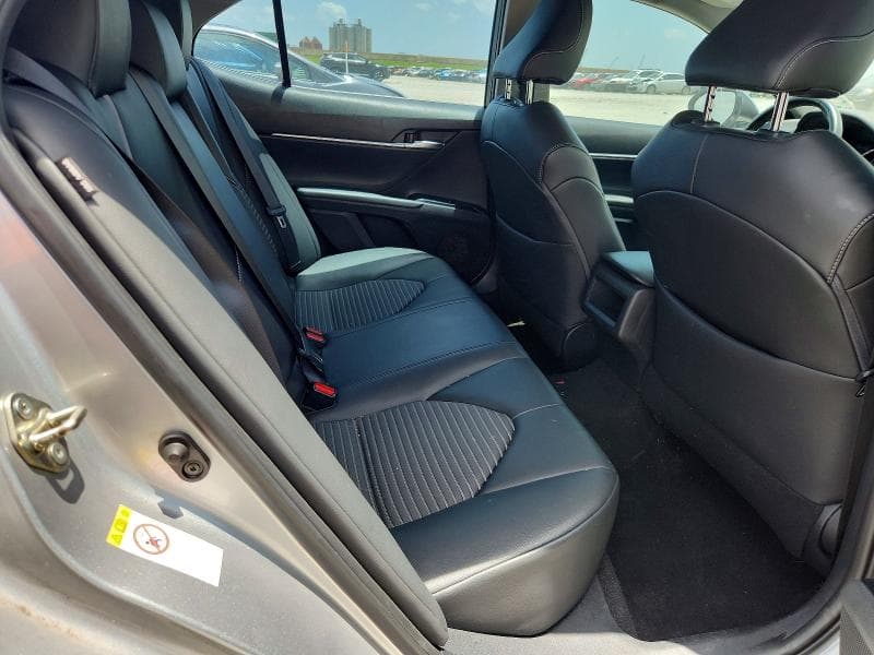 2018 TOYOTA CAMRY SE 10