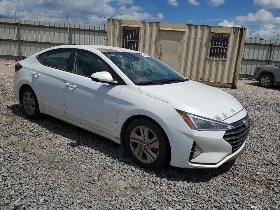 2019 HYUNDAI ELANTRA SEL 4