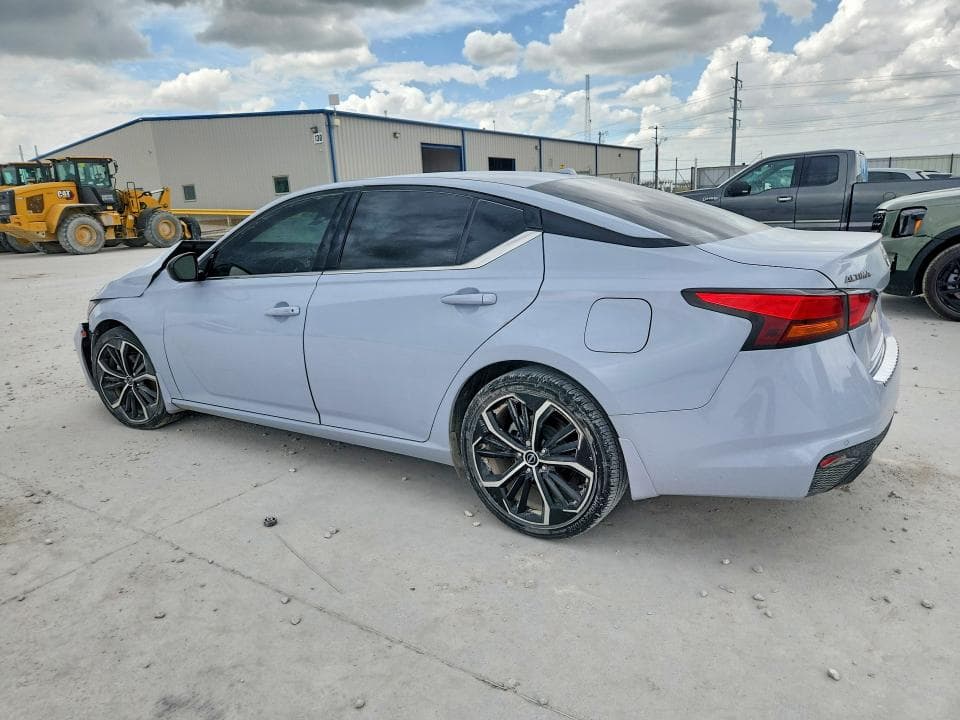 2023 NISSAN ALTIMA SR 2