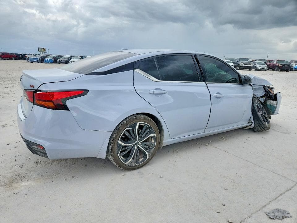 2023 NISSAN ALTIMA SR 3