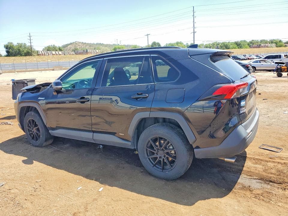 2021 TOYOTA RAV4 XLE 2