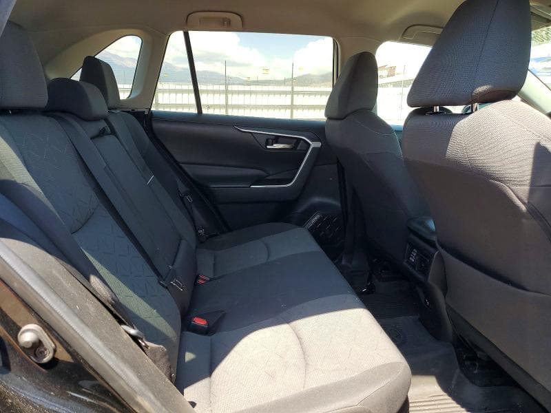 2021 TOYOTA RAV4 XLE 11