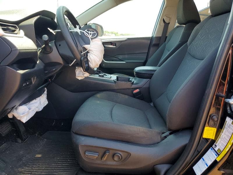 2021 TOYOTA RAV4 XLE 7
