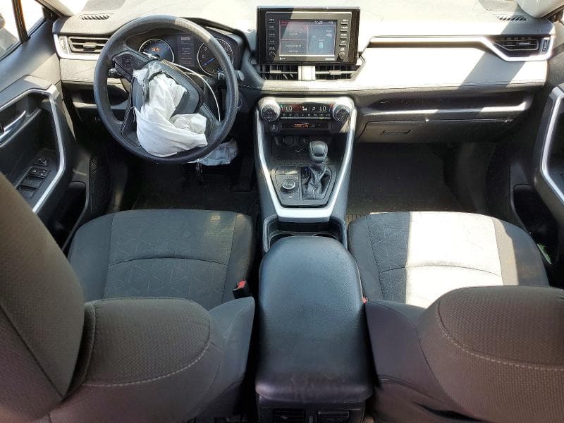 2021 TOYOTA RAV4 XLE 8