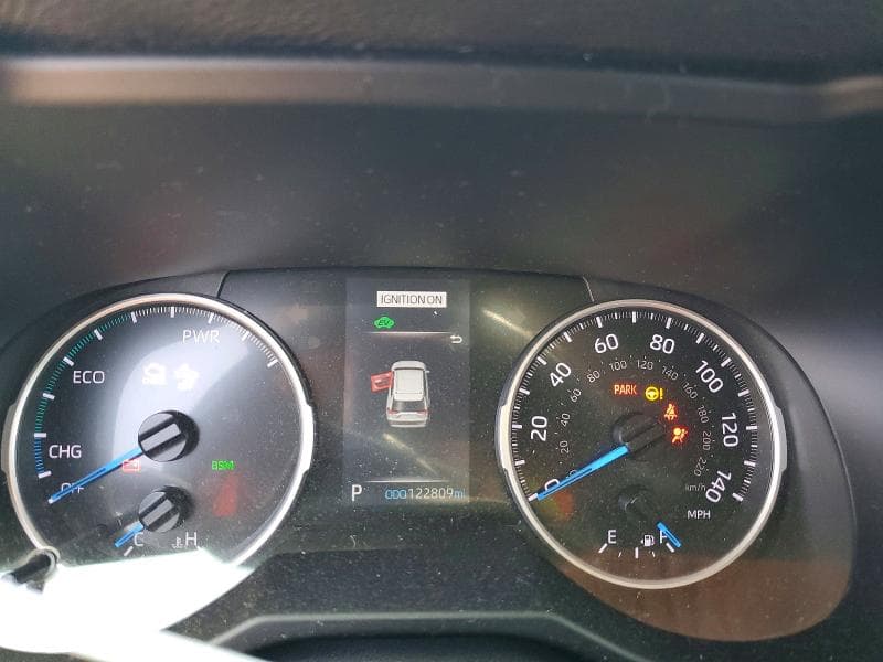 2021 TOYOTA RAV4 XLE 9