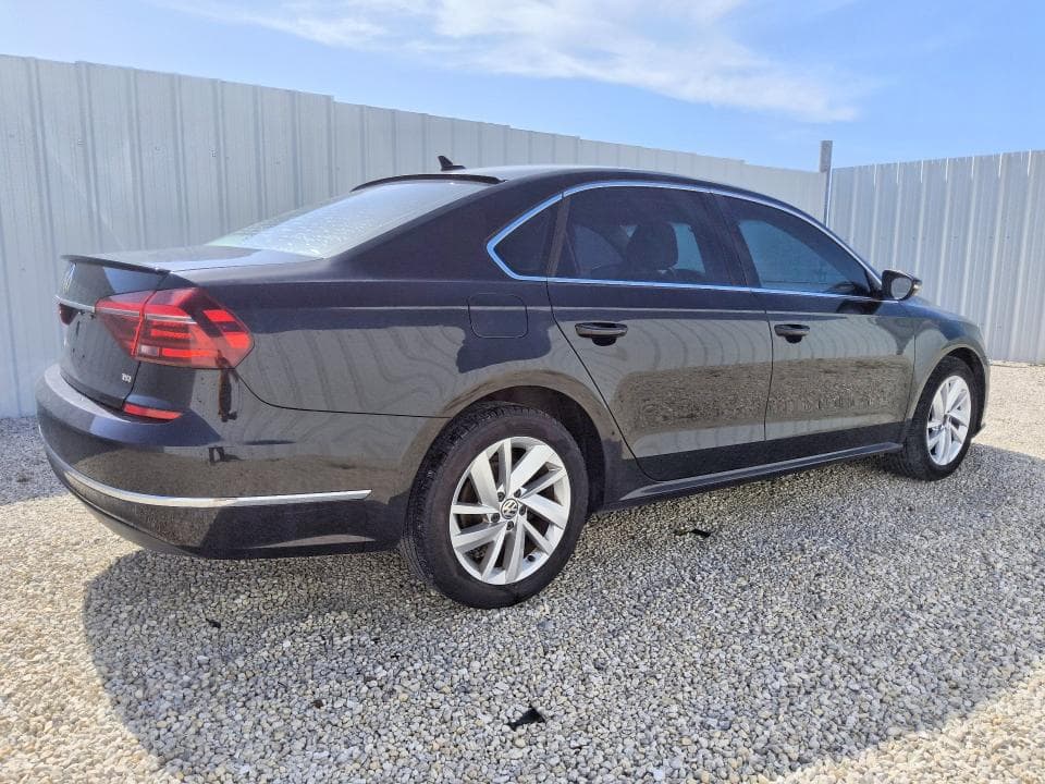2018 VOLKSWAGEN PASSAT SE 3