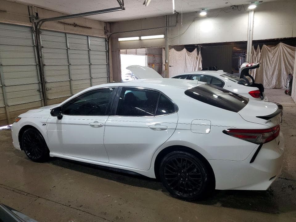 2019 TOYOTA CAMRY SE 2