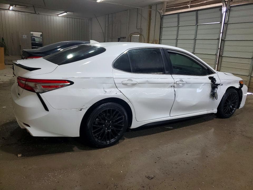 2019 TOYOTA CAMRY SE 3
