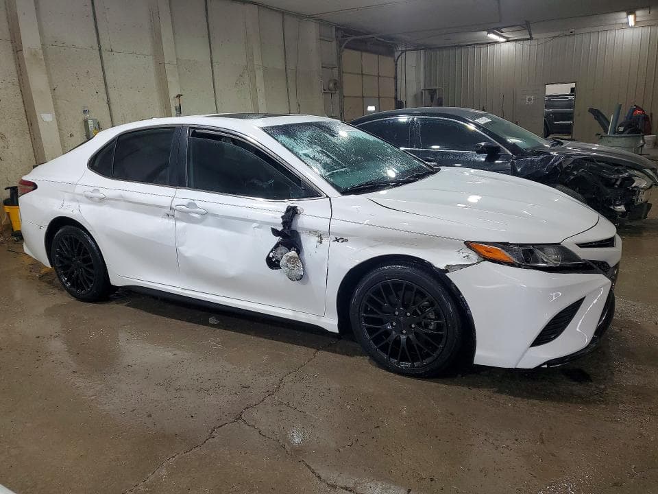 2019 TOYOTA CAMRY SE 4