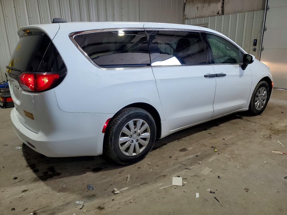 2021 CHRYSLER VOYAGER L 3