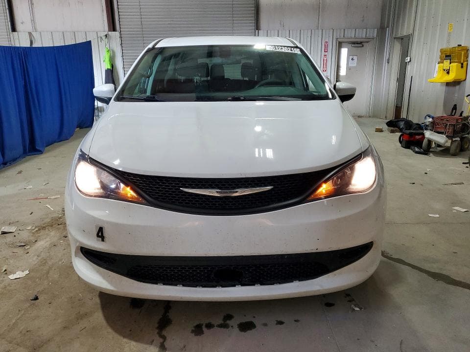 2021 CHRYSLER VOYAGER L 5