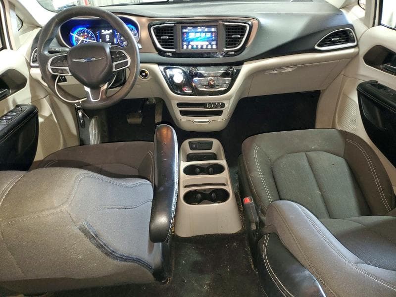 2021 CHRYSLER VOYAGER L 8