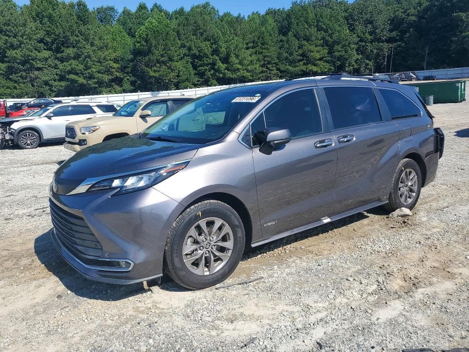 2021 TOYOTA SIENNA XLE - 1