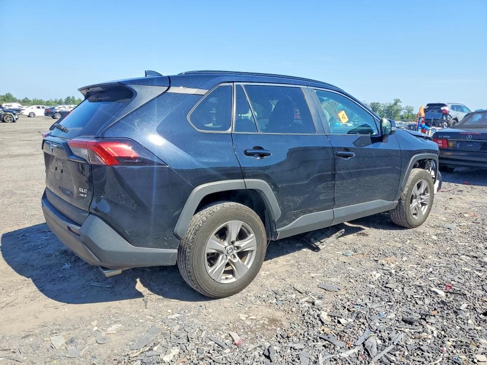2024 TOYOTA RAV4 XLE 3