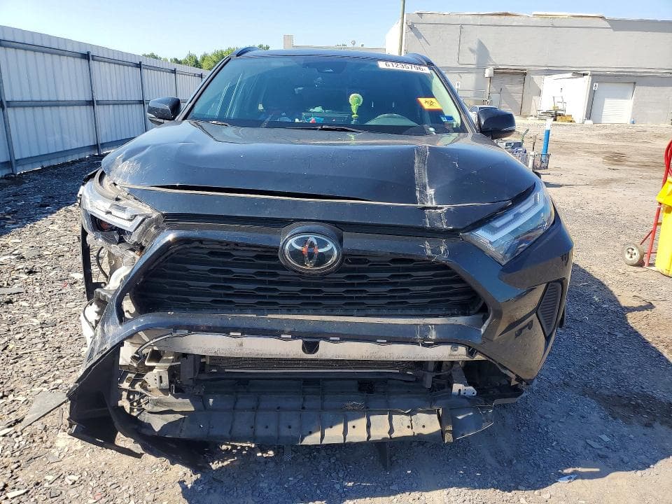 2024 TOYOTA RAV4 XLE 5