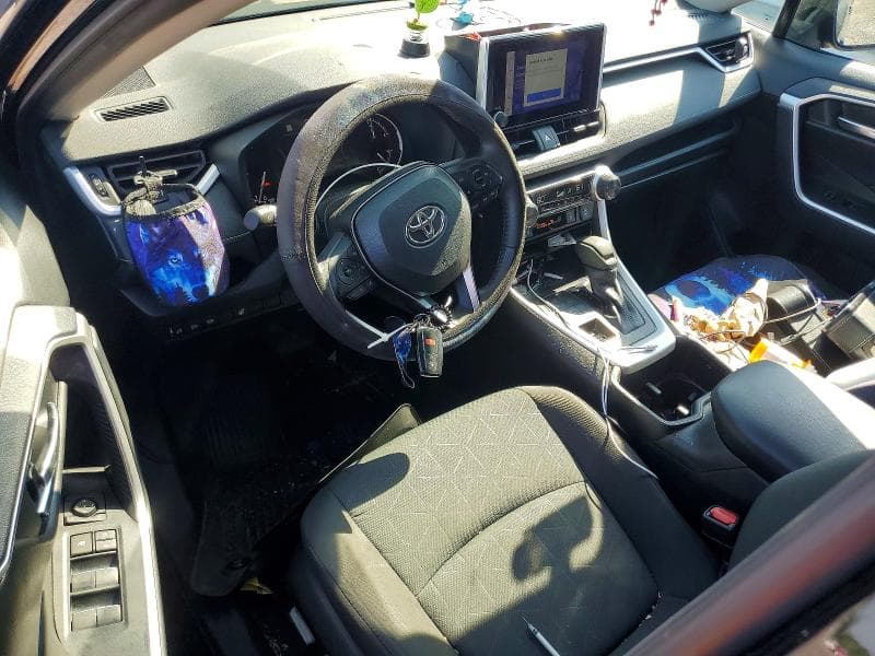 2024 TOYOTA RAV4 XLE 8