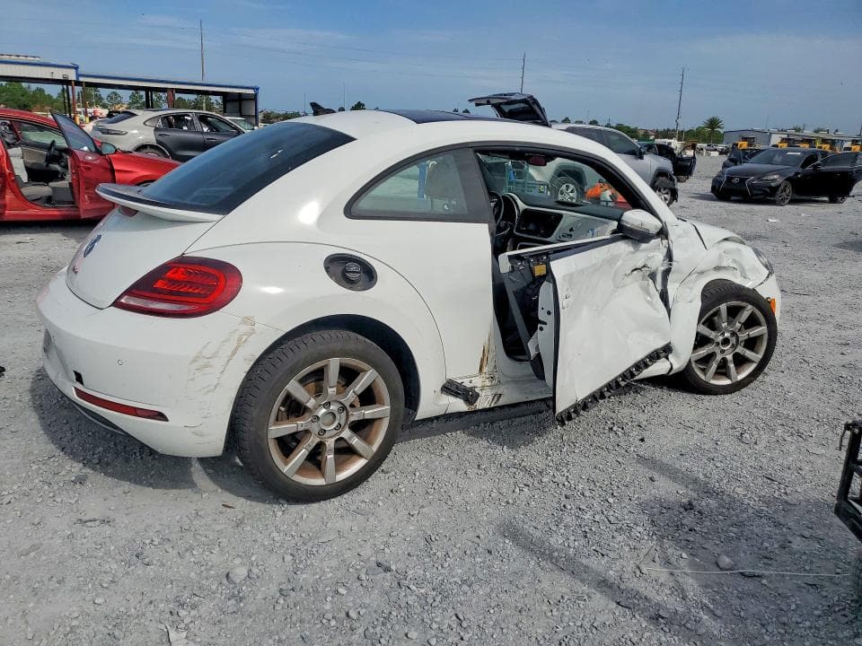 2017 VOLKSWAGEN BEETLE SE 3