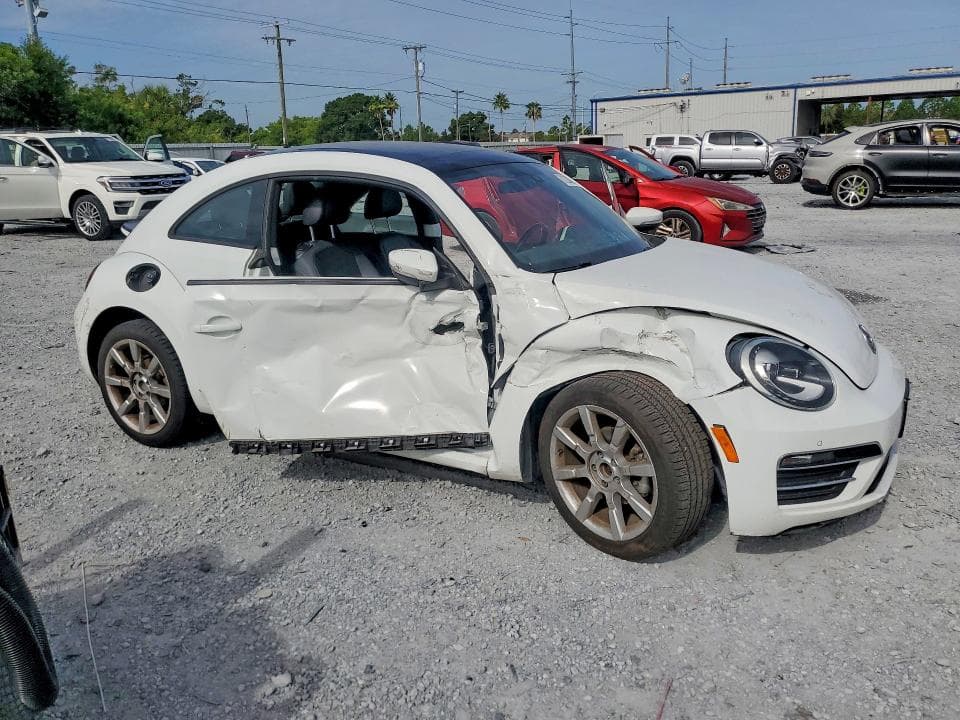 2017 VOLKSWAGEN BEETLE SE 4