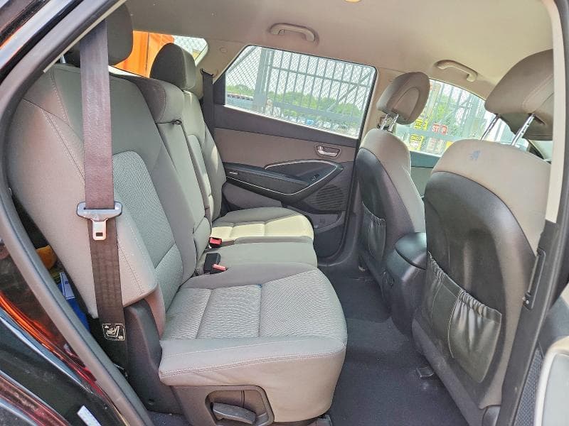 2018 HYUNDAI SANTA FE SE 11