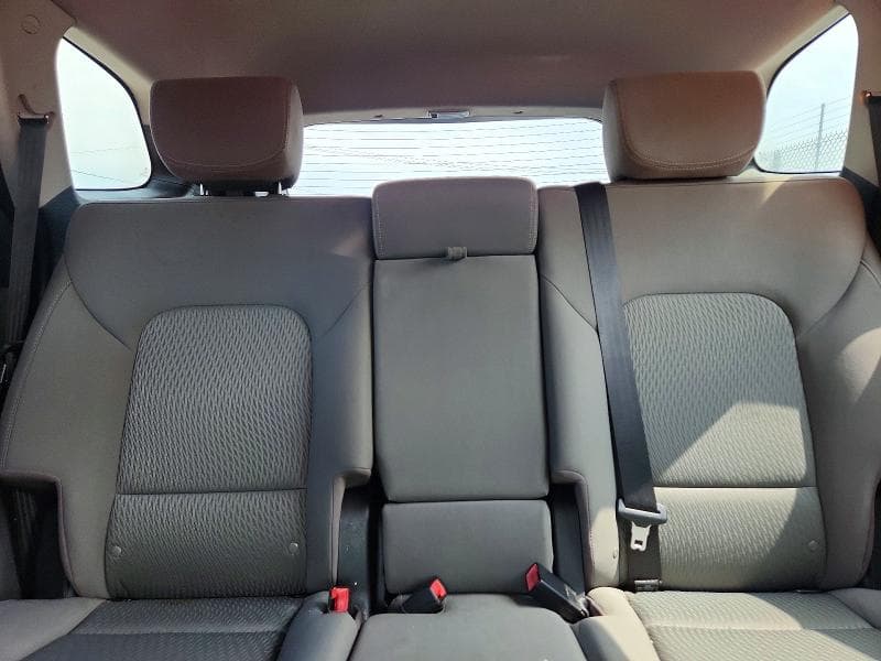 2018 HYUNDAI SANTA FE SE 10