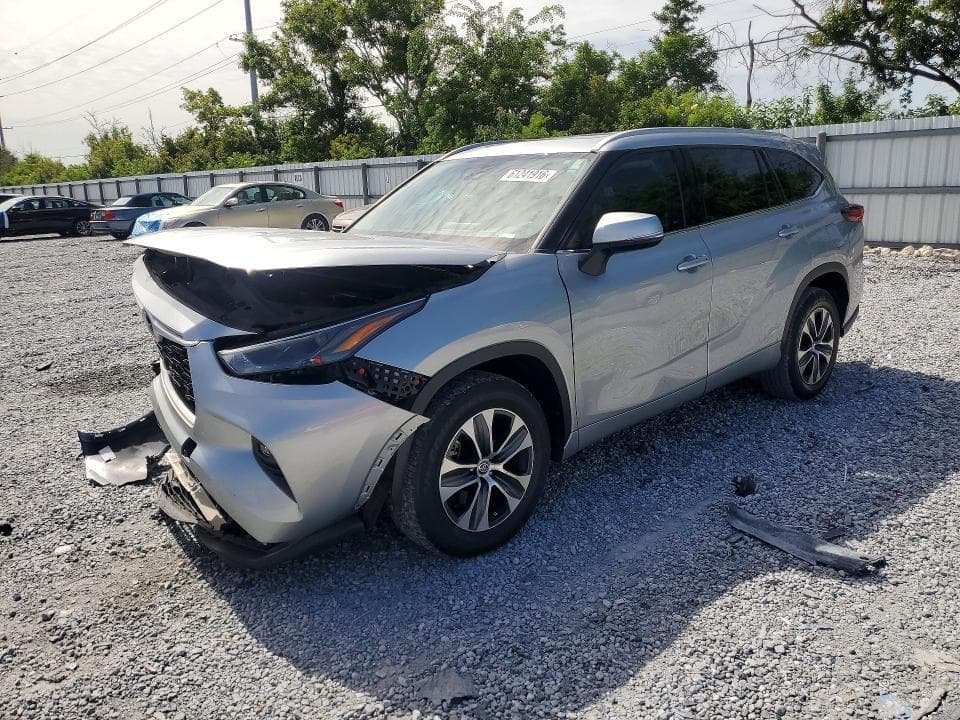 2022 TOYOTA HIGHLANDER XLE - 1