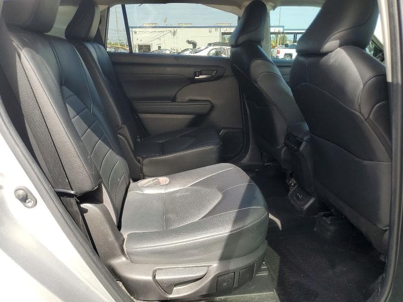2022 TOYOTA HIGHLANDER XLE 11