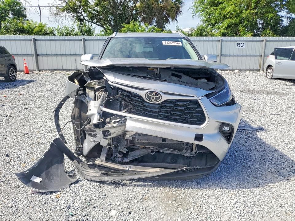 2022 TOYOTA HIGHLANDER XLE 5