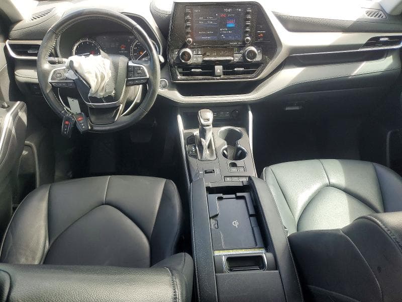 2022 TOYOTA HIGHLANDER XLE 8