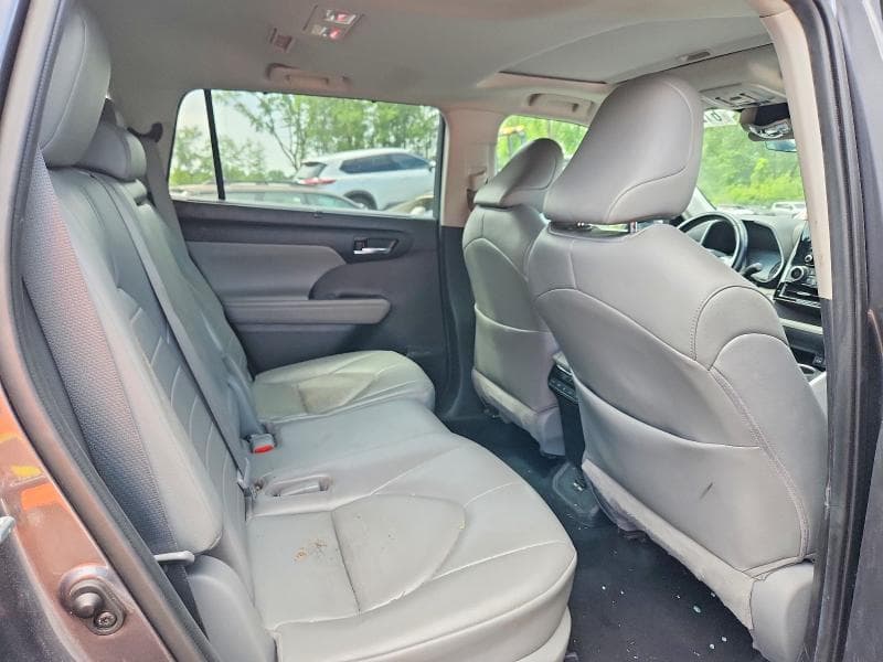 2021 TOYOTA HIGHLANDER HYBRID XLE 11