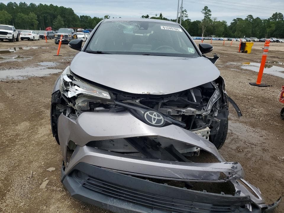 2019 TOYOTA C-HR LE 5