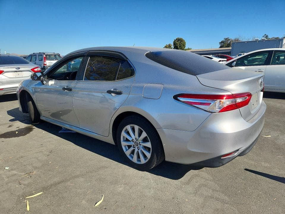 2018 TOYOTA CAMRY LE 2
