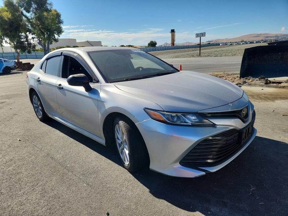 2018 TOYOTA CAMRY LE 4