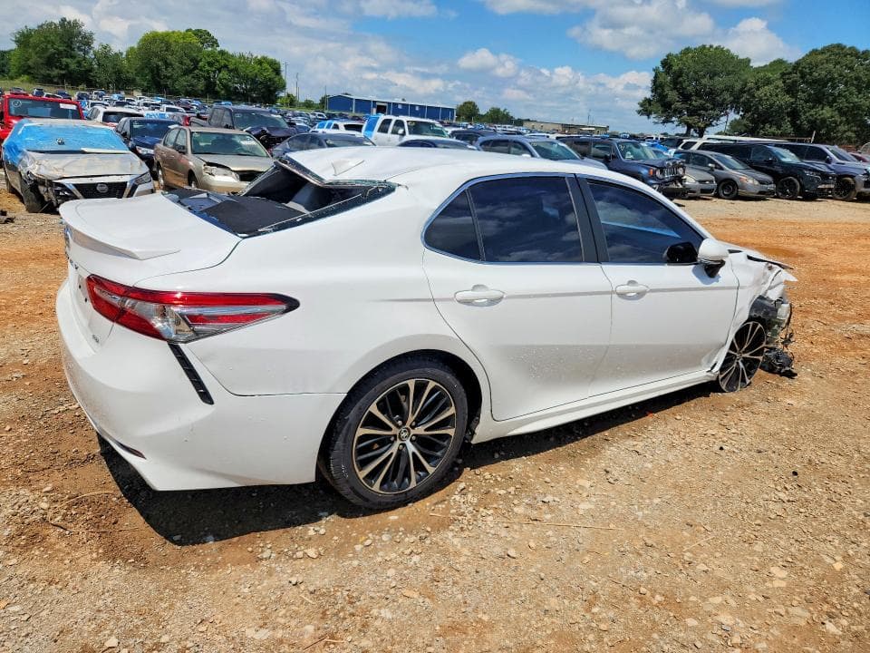 2018 TOYOTA CAMRY SE SE 3