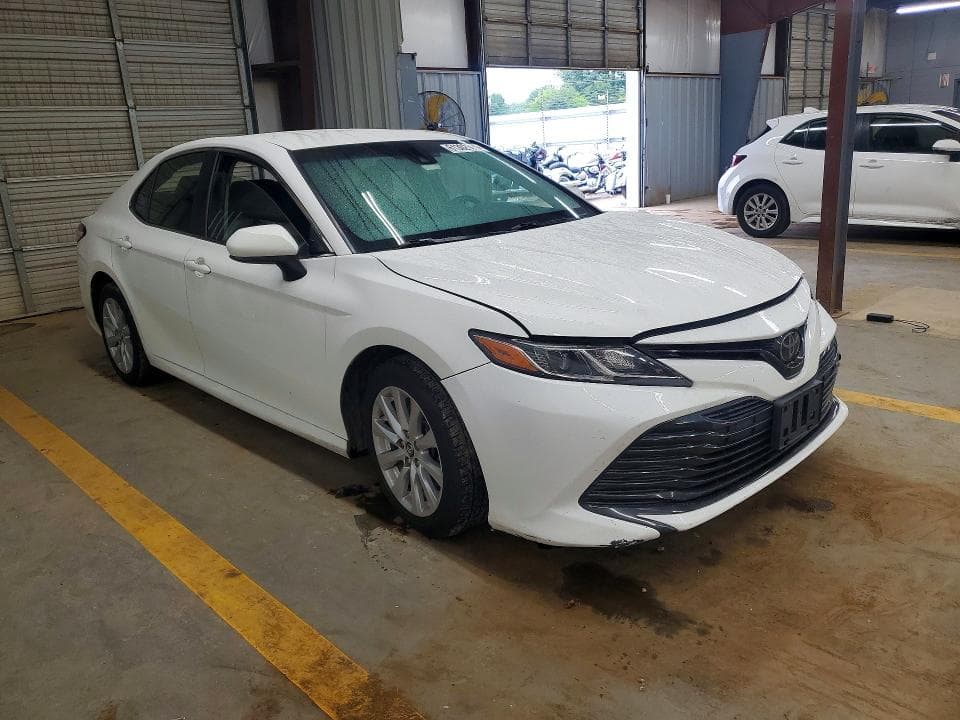 2018 TOYOTA CAMRY LE 4