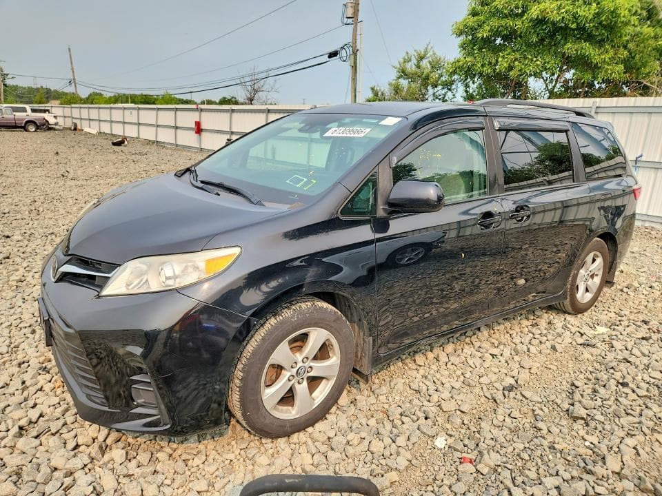 2019 TOYOTA SIENNA LE - 1