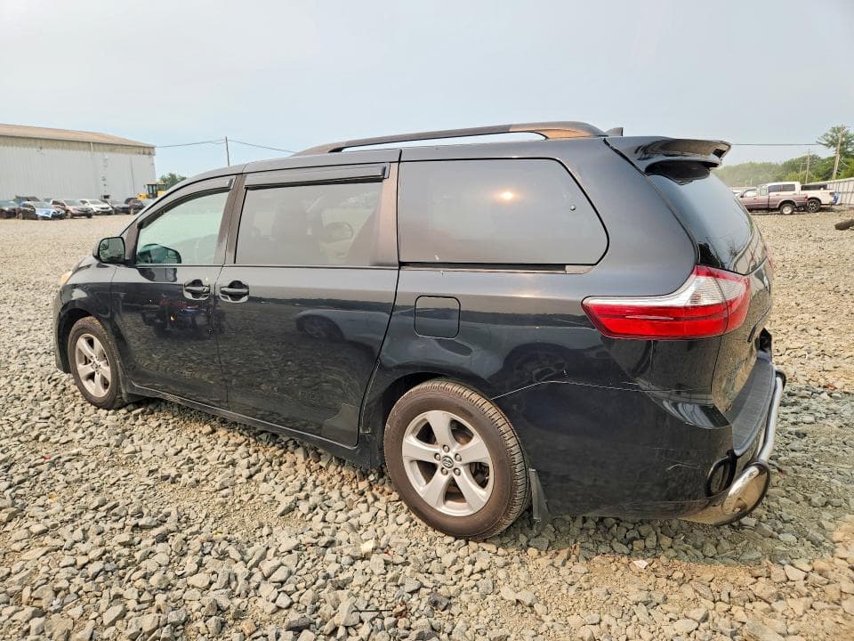 2019 TOYOTA SIENNA LE 2