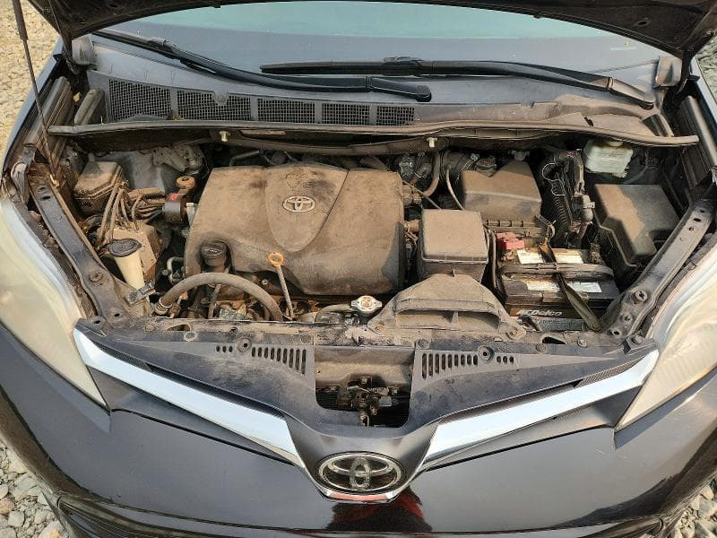 2019 TOYOTA SIENNA LE 12