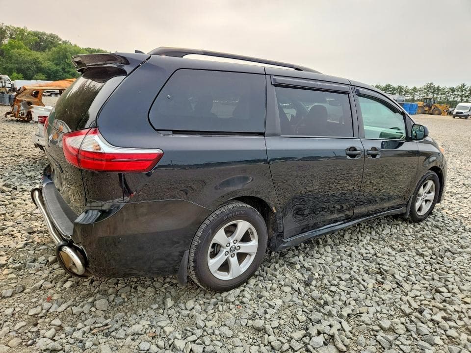 2019 TOYOTA SIENNA LE 3