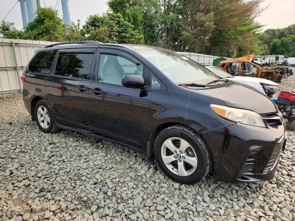 2019 TOYOTA SIENNA LE 4