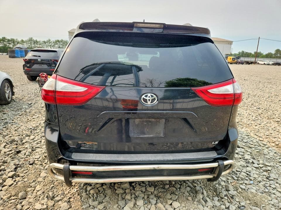 2019 TOYOTA SIENNA LE 6