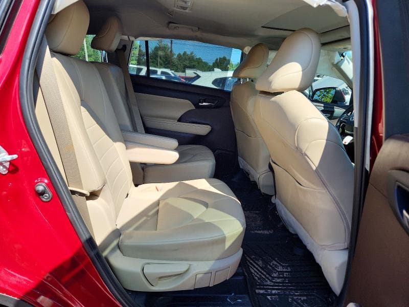 2021 TOYOTA HIGHLANDER XLE 11
