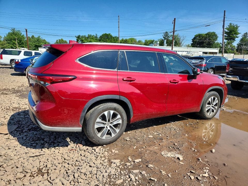 2021 TOYOTA HIGHLANDER XLE 3