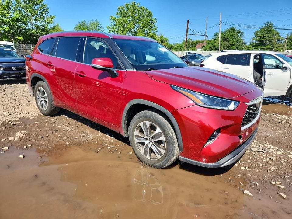 2021 TOYOTA HIGHLANDER XLE 4